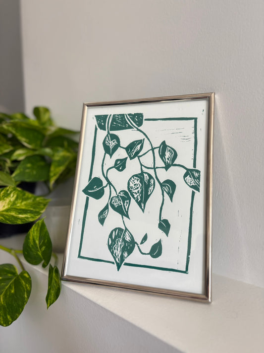 Pothos - 5x7 print on 7x9 paper
